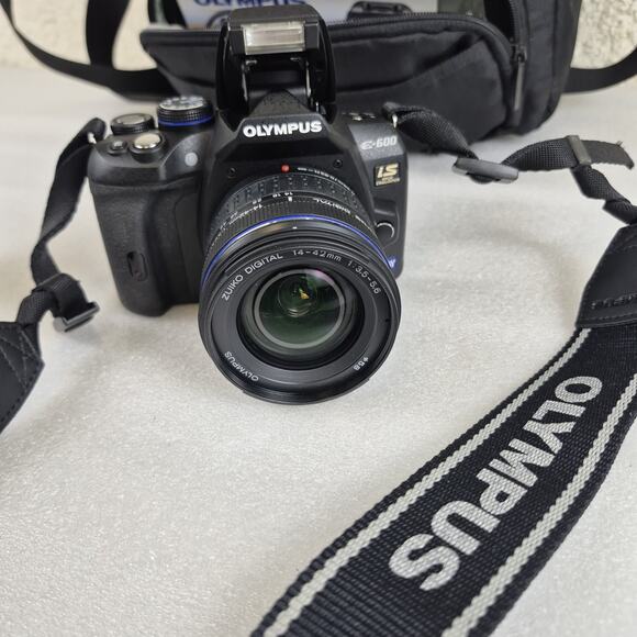 Olympus E-600 DSLR Camera Bundle 14-42mm 40-150mm Lenses Bag Charger Manual SD - Picture 7 of 15